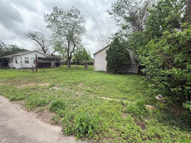6221 Conley St, Houston, TX 77021 - view of yard with an outbuilding