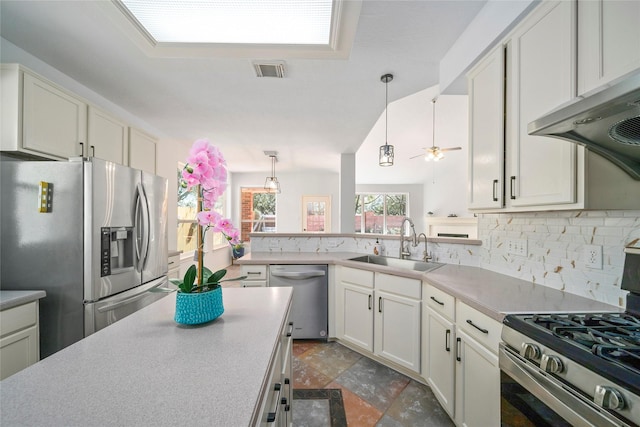 2111 Scenic Hollow Ct, Katy, TX 77450 - kitchen with stainless steel appliances, a sink, backsplash, light countertops, and a ceiling fan