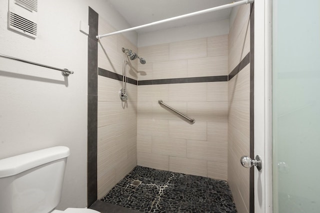 7736 Challie Ln, Houston, TX 77088 - full bath with toilet and tiled shower