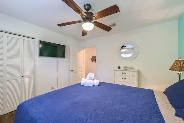 4606 Jamaica Cove Rd, Jamaica Beach, TX 77554 - bedroom with ceiling fan and a closet