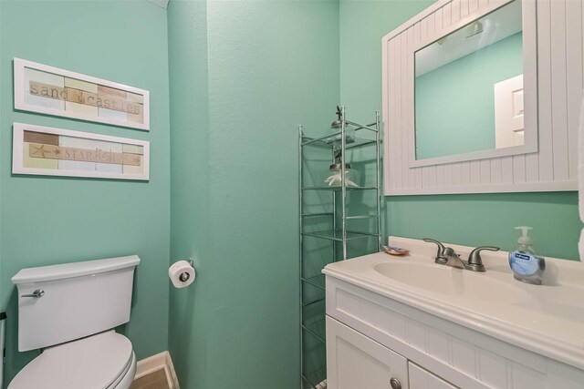 4606 Jamaica Cove Rd, Jamaica Beach, TX 77554 - half bath featuring toilet and vanity