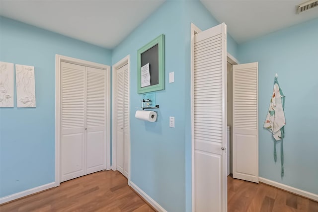4606 Jamaica Cove Rd, Jamaica Beach, TX 77554 - hallway featuring wood finished floors and baseboards
