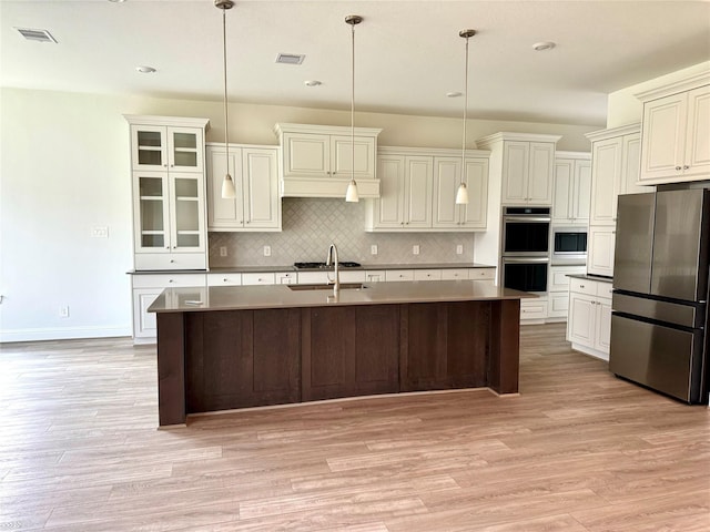 1215 Tallow Park Ln, Pinehurst, TX 77362 - kitchen with stainless steel appliances, a sink, light wood-style flooring, decorative backsplash, and recessed lighting