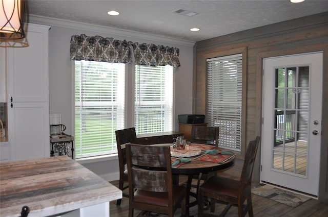 280 Lakewood Cir, Brenham, TX 77833 - dining room featuring ornamental molding, dark wood-style floors, baseboards, and recessed lighting