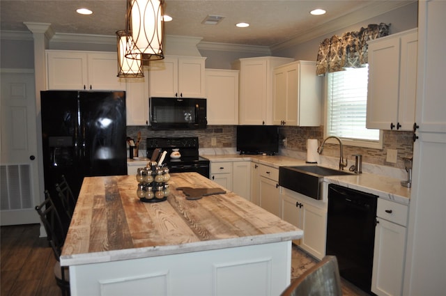 280 Lakewood Cir, Brenham, TX 77833 - kitchen featuring black appliances, a sink, white cabinetry, a center island, and ornamental molding