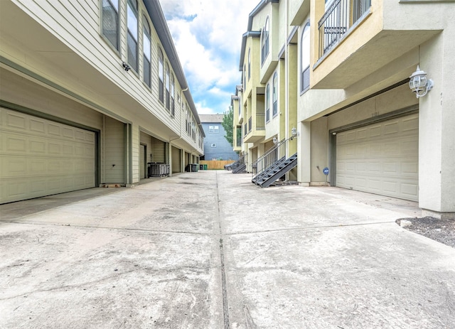2503 Dallas St, Houston, TX 77003 - view of concrete alley