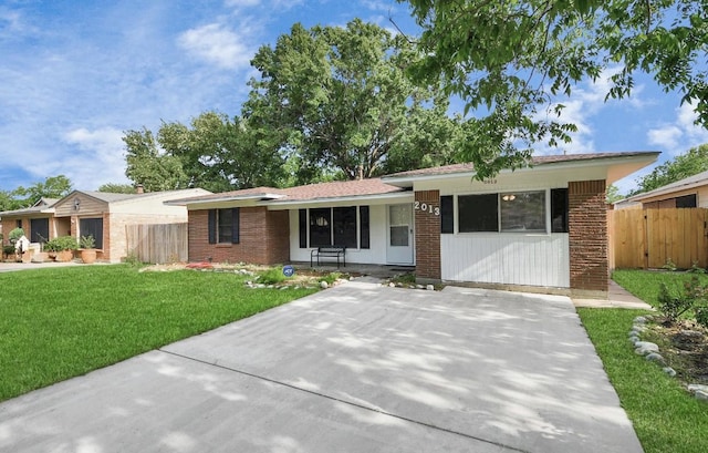 2013 15th Ave N, Texas City, TX 77590 - ranch-style house featuring a porch and brick siding