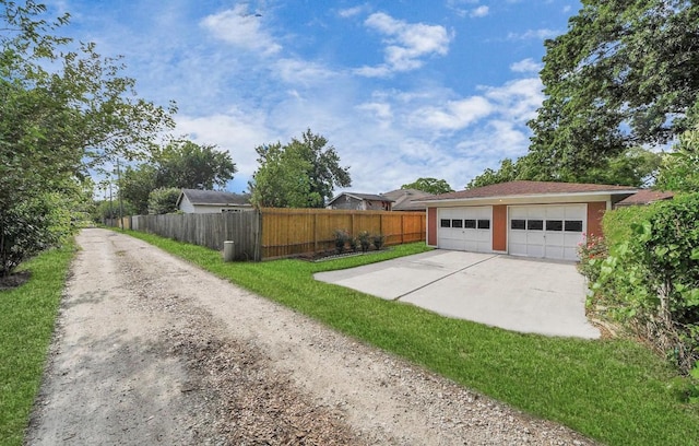 2013 15th Ave N, Texas City, TX 77590 - detached garage with fence