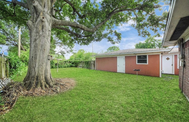2013 15th Ave N, Texas City, TX 77590 - view of yard