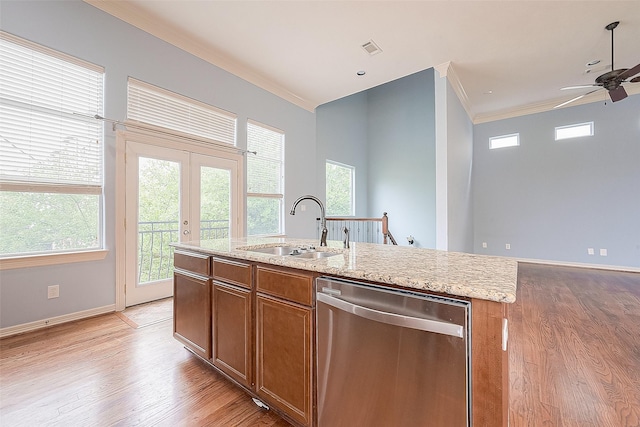 6014 Hamman St, Houston, TX 77007 - kitchen featuring dishwasher, a sink, crown molding, light wood-style flooring, and ceiling fan