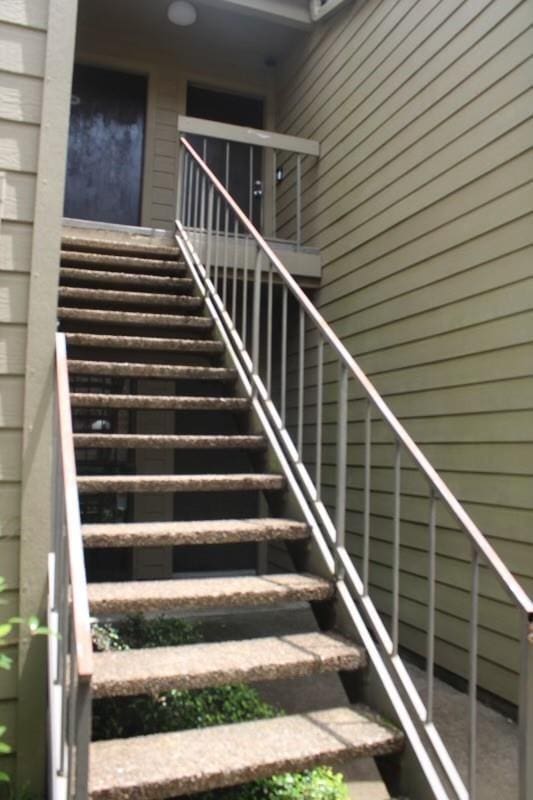 10047 Westpark Dr Unit 46, Houston, TX 77042 - view of stairs