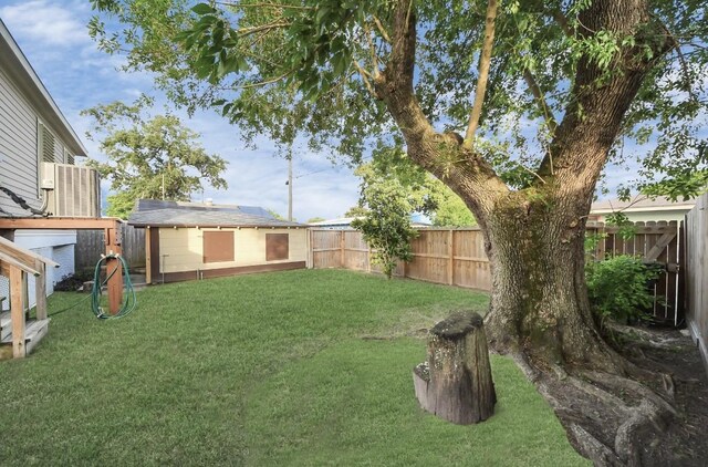 5323 Menard Ave, Galveston, TX 77551 - view of yard with an outdoor structure
