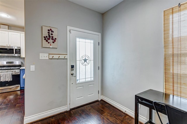 3108 Rogers St, Houston, TX 77022 - foyer entrance featuring dark wood finished floors and baseboards