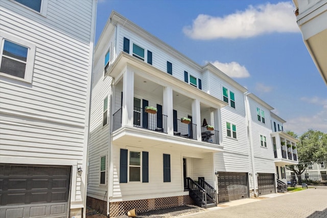 1226 W 17th St Unit E, Houston, TX 77008 - view of property with an attached garage