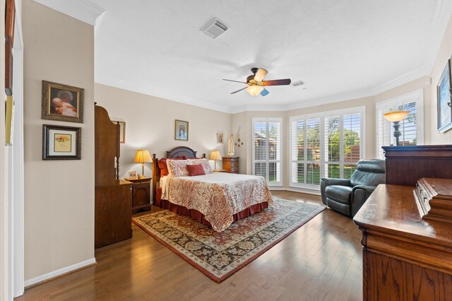 5418 Brook Bend Dr, Sugar Land, TX 77479 - bedroom featuring wood finished floors, ornamental molding, ceiling fan, and baseboards