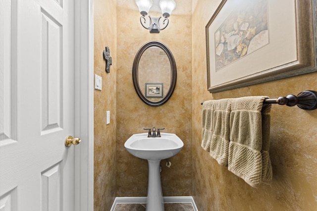 5418 Brook Bend Dr, Sugar Land, TX 77479 - bathroom with baseboards