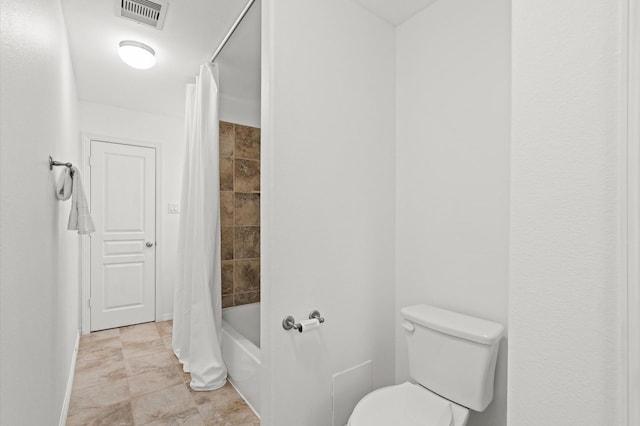1117 Beall Landing Ct, Houston, TX 77008 - full bathroom with toilet, baseboards, and shower / bath combo