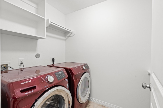 1117 Beall Landing Ct, Houston, TX 77008 - clothes washing area featuring washing machine and dryer, baseboards, and tile patterned floors
