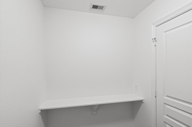1117 Beall Landing Ct, Houston, TX 77008 - view of mudroom