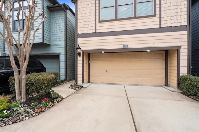 1117 Beall Landing Ct, Houston, TX 77008 - garage featuring concrete driveway