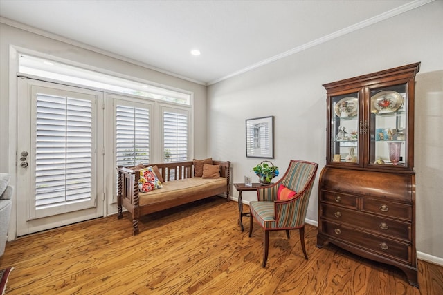 5905 Sugar Hill Dr Unit 221, Houston, TX 77057 - sitting room with ornamental molding, wood finished floors, baseboards, and recessed lighting