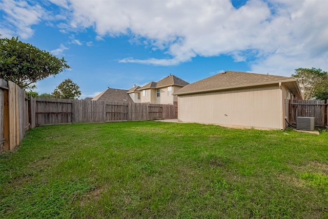 6723 Highwind Bend Ln, Katy, TX 77449 - view of yard featuring central AC unit