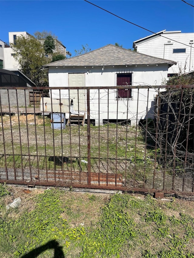 1210 Winter St, Houston, TX 77007 - view of yard with fence