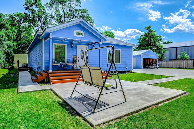 873 W Santa Fe St, Conroe, TX 77301 - back of property with an outdoor structure and a lawn