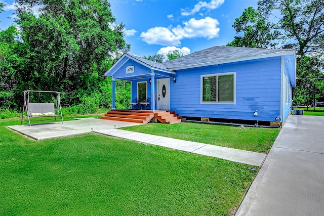 873 W Santa Fe St, Conroe, TX 77301 - bungalow-style home with a front lawn, a shingled roof, and a patio area
