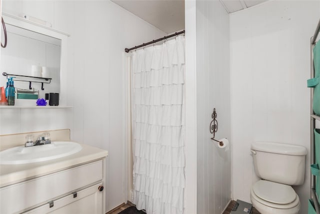 154 Lcr 893, Jewett, TX 75846 - full bath with vanity, toilet, and a shower with curtain
