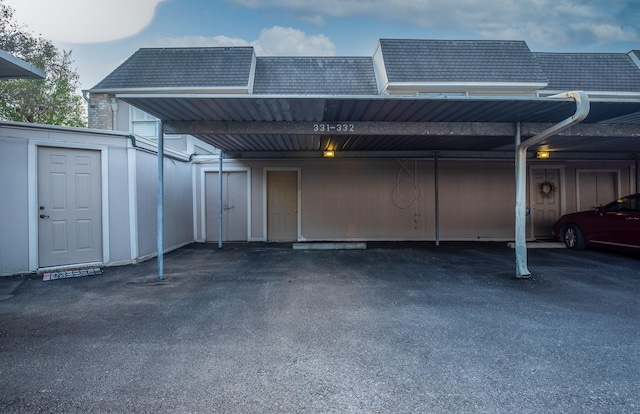 2228 S Piney Point Rd Unit 109, Houston, TX 77063 - view of covered parking lot