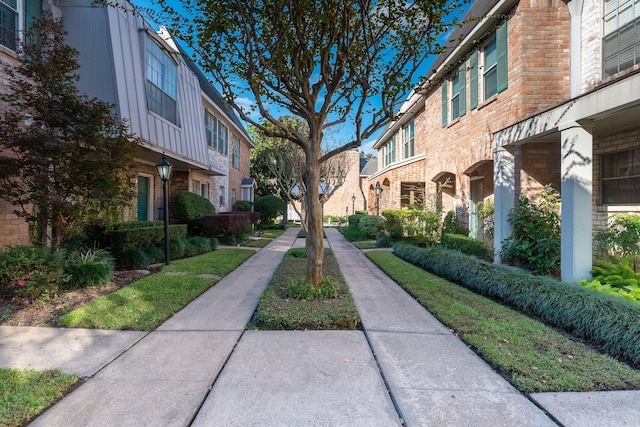 2228 S Piney Point Rd Unit 109, Houston, TX 77063 - view of property's community with a residential view