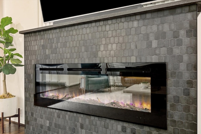 303 W 33rd St, Houston, TX 77018 - detailed view of a fireplace