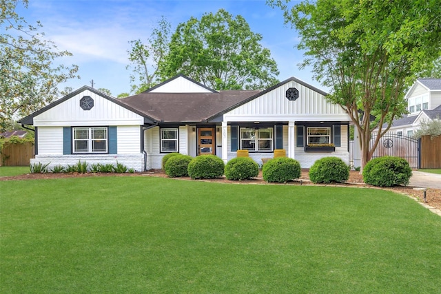 303 W 33rd St, Houston, TX 77018 - view of front of property featuring board and batten siding