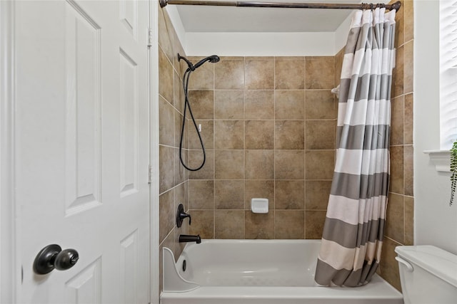 9210 Cold Hollow Ln, Missouri City, TX 77459 - bathroom featuring shower / tub combo and toilet