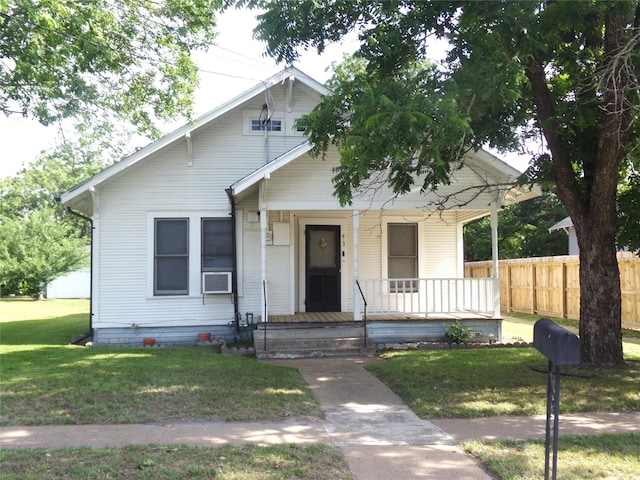 413 Paulus St, Schulenburg, TX 78956 - bungalow-style house featuring covered porch