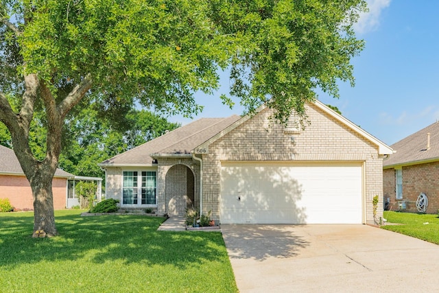 606 Redwood Bend Ln, Pearland, TX 77584 - ranch-style home with brick siding, a front lawn, a garage, and driveway