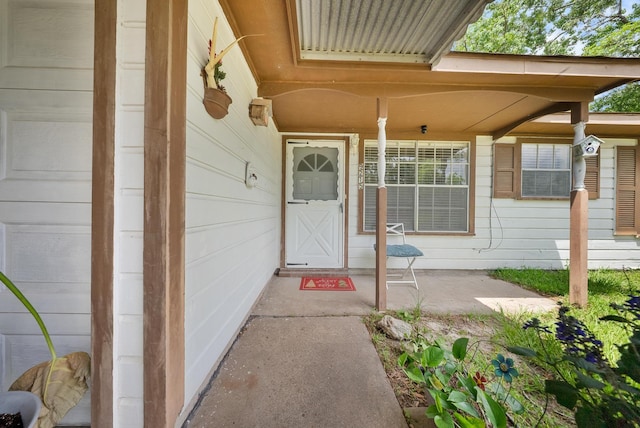 9215 Linda Vista Rd, Houston, TX 77078 - property entrance featuring a porch