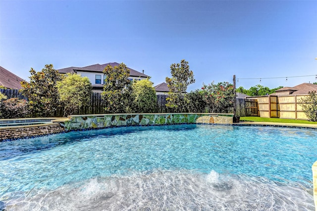 32811 Warbler Ct, Fulshear, TX 77441 - view of swimming pool featuring a fenced backyard and a pool with connected hot tub