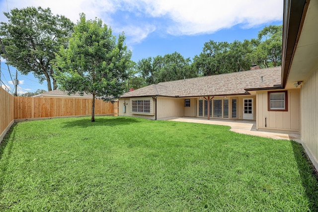 view of yard featuring a patio area