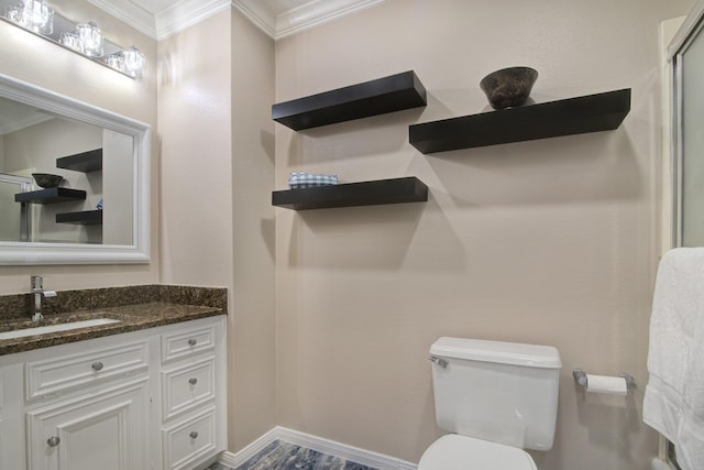 2616 Ryder Ct, League City, TX 77573 - bathroom featuring crown molding, toilet, vanity, baseboards, and a shower with door
