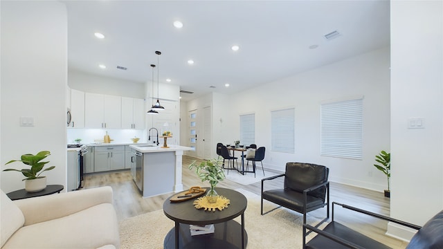 3019 Jensen Springs Ln, Houston, TX 77026 - living area featuring light wood-type flooring, recessed lighting, and baseboards