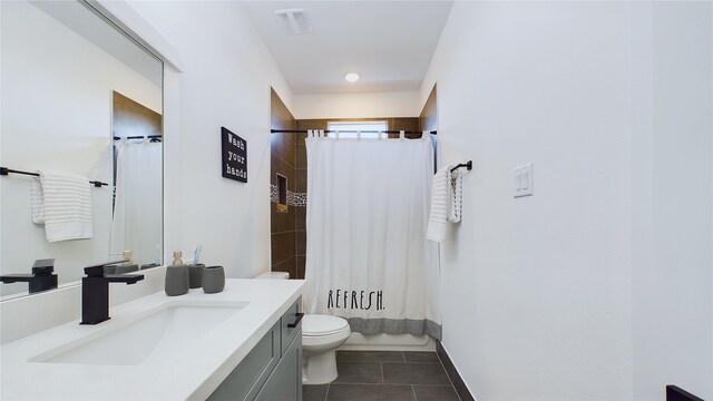 3019 Jensen Springs Ln, Houston, TX 77026 - full bath with tile patterned floors, toilet, vanity, and shower / bath combo with shower curtain