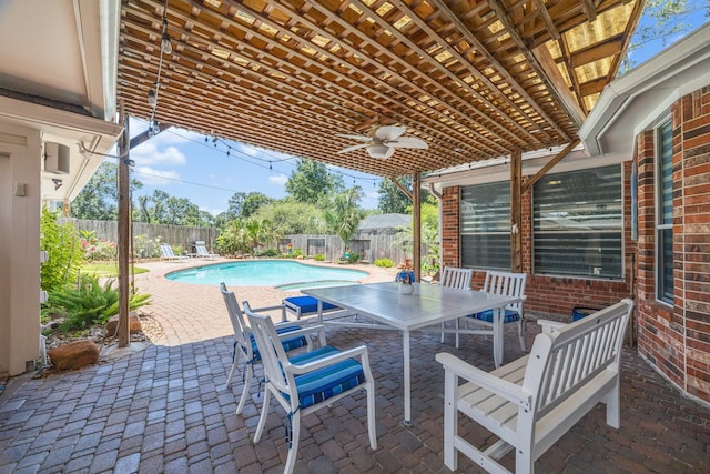 7719 Allegro Dr, Houston, TX 77040 - view of patio / terrace with a fenced backyard and a ceiling fan