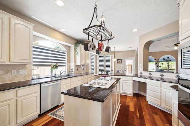 7719 Allegro Dr, Houston, TX 77040 - kitchen with dishwasher, white gas stovetop, a sink, ceiling fan, and recessed lighting