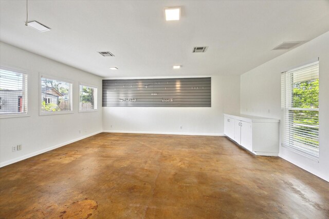 1415 Lehman St, Houston, TX 77018 - unfurnished room featuring finished concrete flooring and baseboards