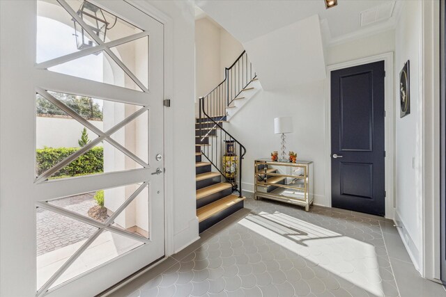 5211 Calle Cordoba Pl, Houston, TX 77007 - foyer featuring healthy amount of natural light, stairs, and baseboards