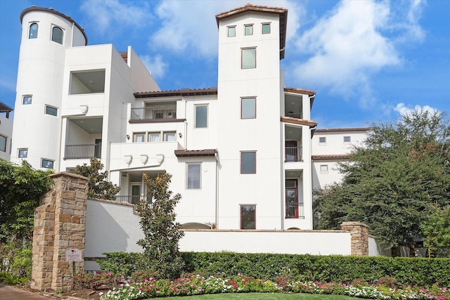 5211 Calle Cordoba Pl, Houston, TX 77007 - view of apartment building / complex