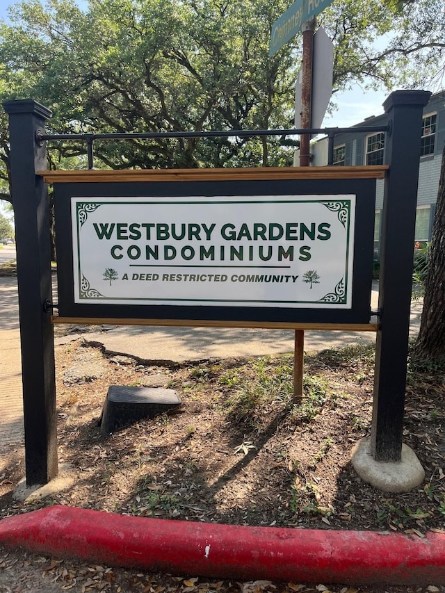 5207 Arboles Dr Unit 3, Houston, TX 77035 - view of community sign