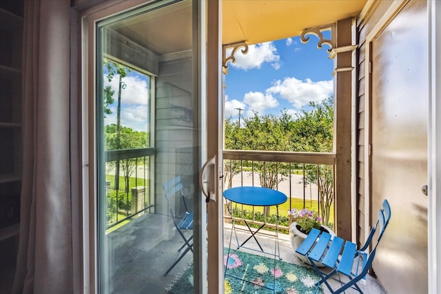 1860 White Oak Dr Unit 246, Houston, TX 77009 - view of balcony